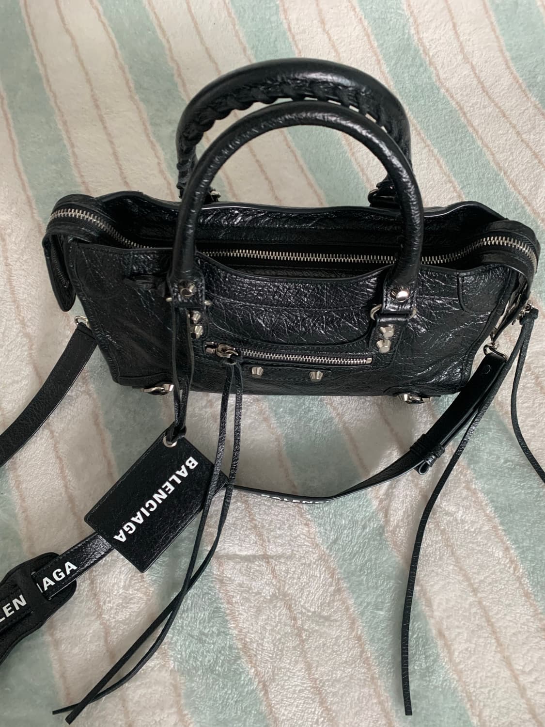 발렌시아가 스몰 모터백 시티백 레터링 블랙 은장 상품이미지2