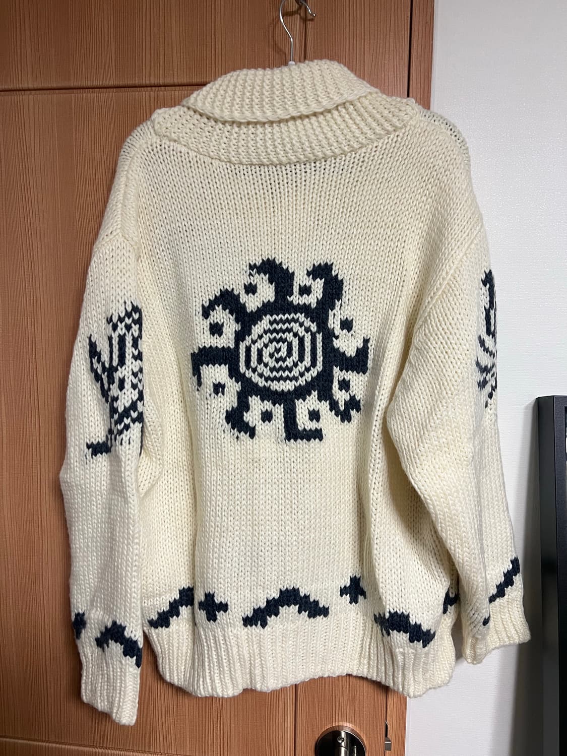 밀로 코위찬 L 상품이미지2