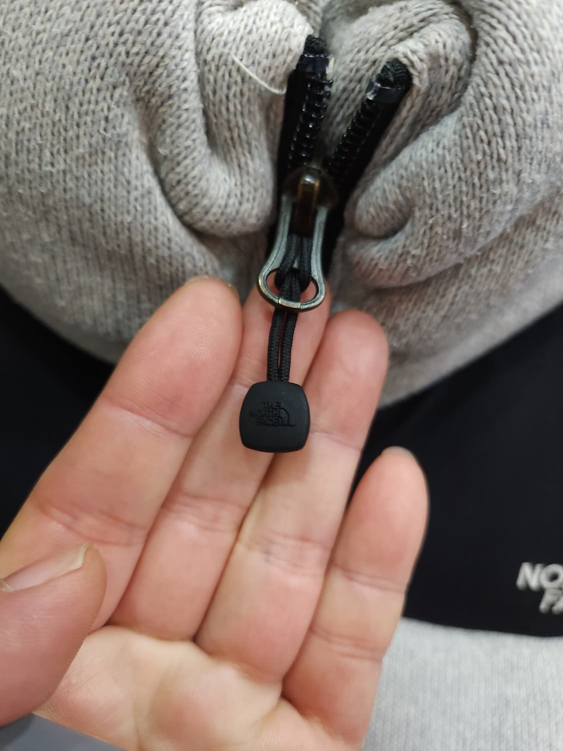 노스페이스 블룸 구스 패딩조끼

 상품이미지3