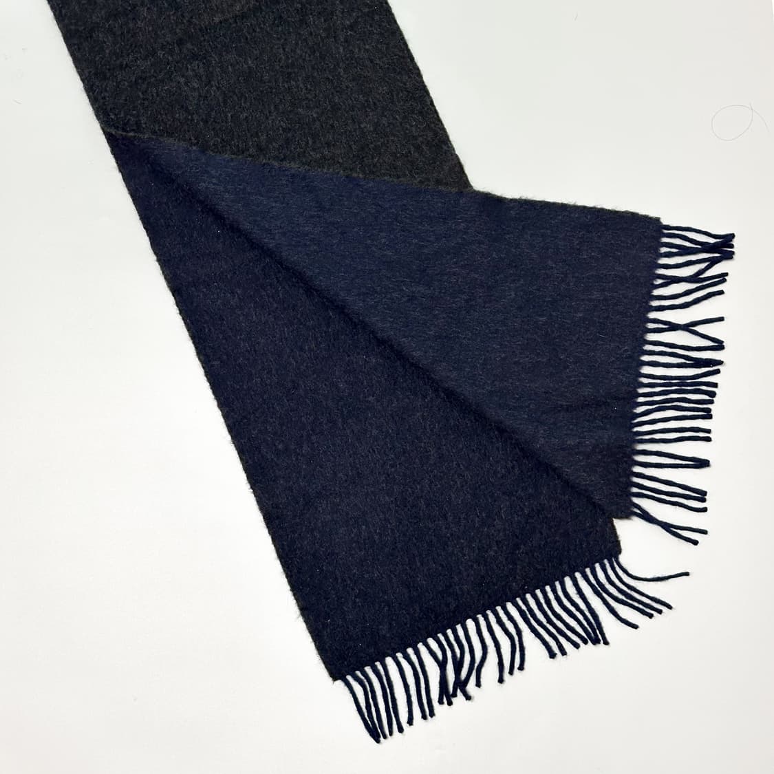 [Drakes] 드레익스 네이비&차콜 더블페이스 머플러 상품이미지4