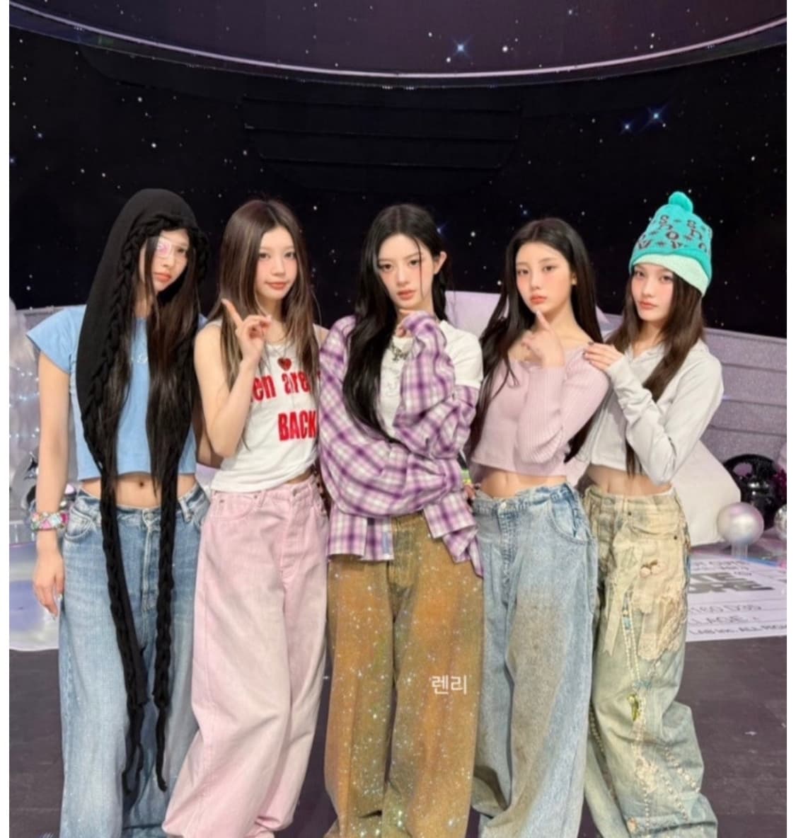 아크네 스튜디오 1981 루즈 배기핏 진 데님 m 아일릿 모카 착용 상품이미지7