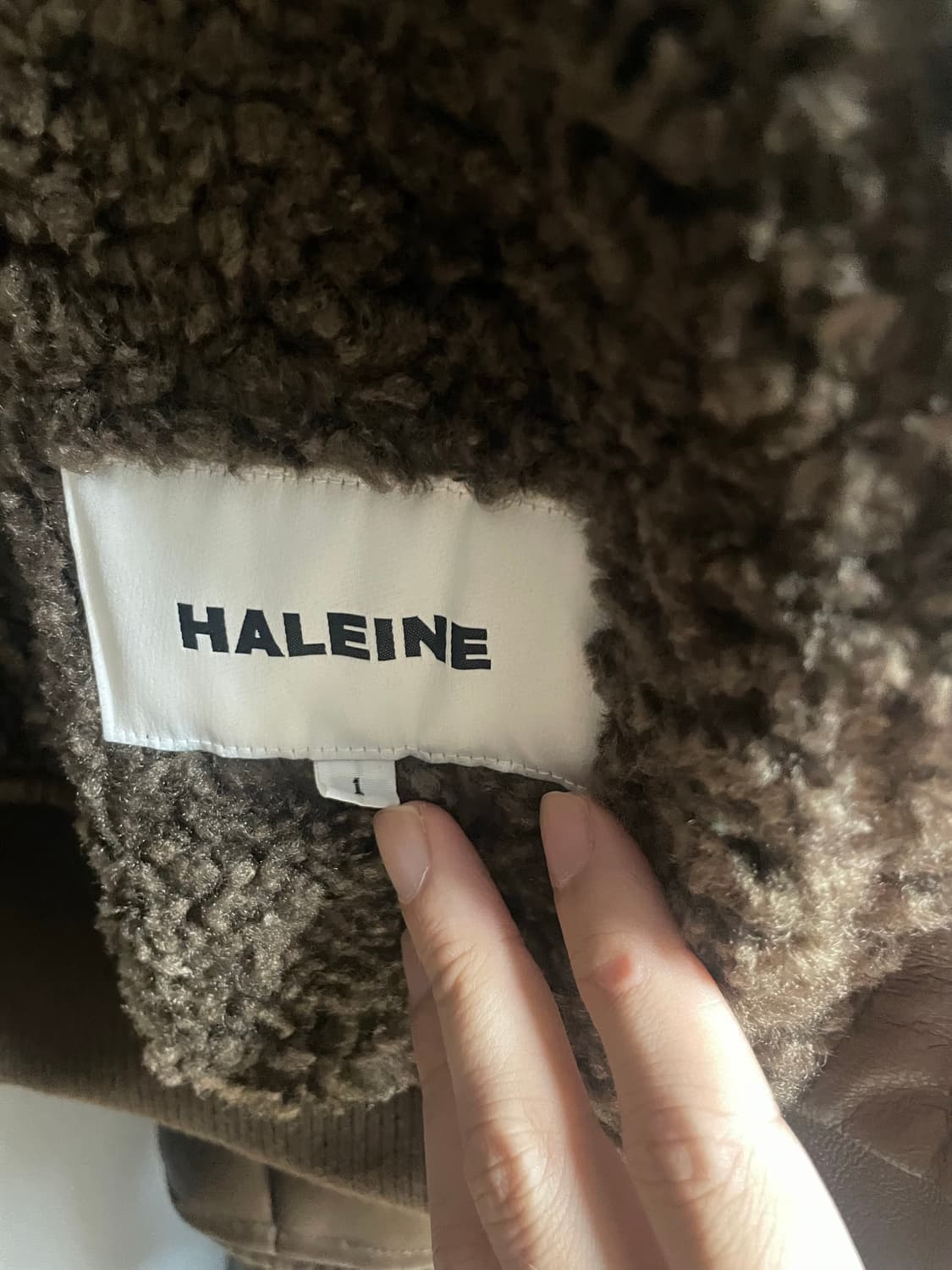 알렌느 쉐어링 3d 크롭 블루종 무스탕 (1 사이즈) 상품이미지5