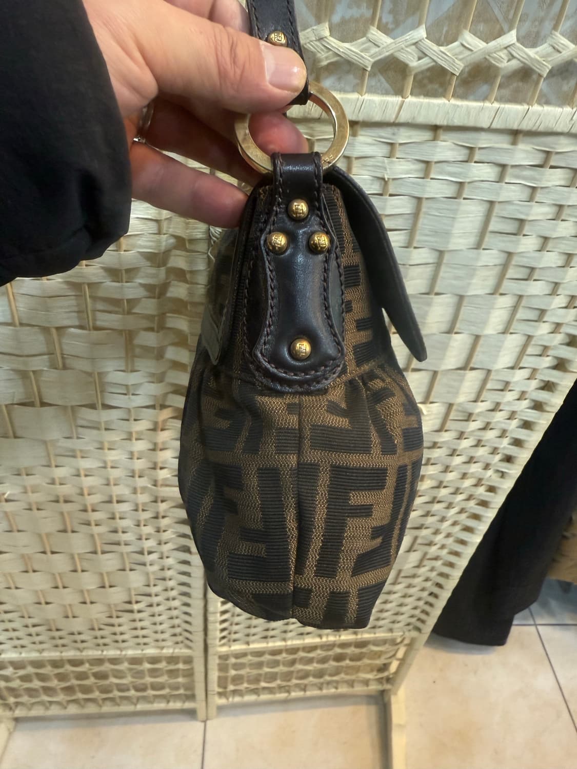 정품 펜디 주카 숄더백 팝니다 상품이미지4