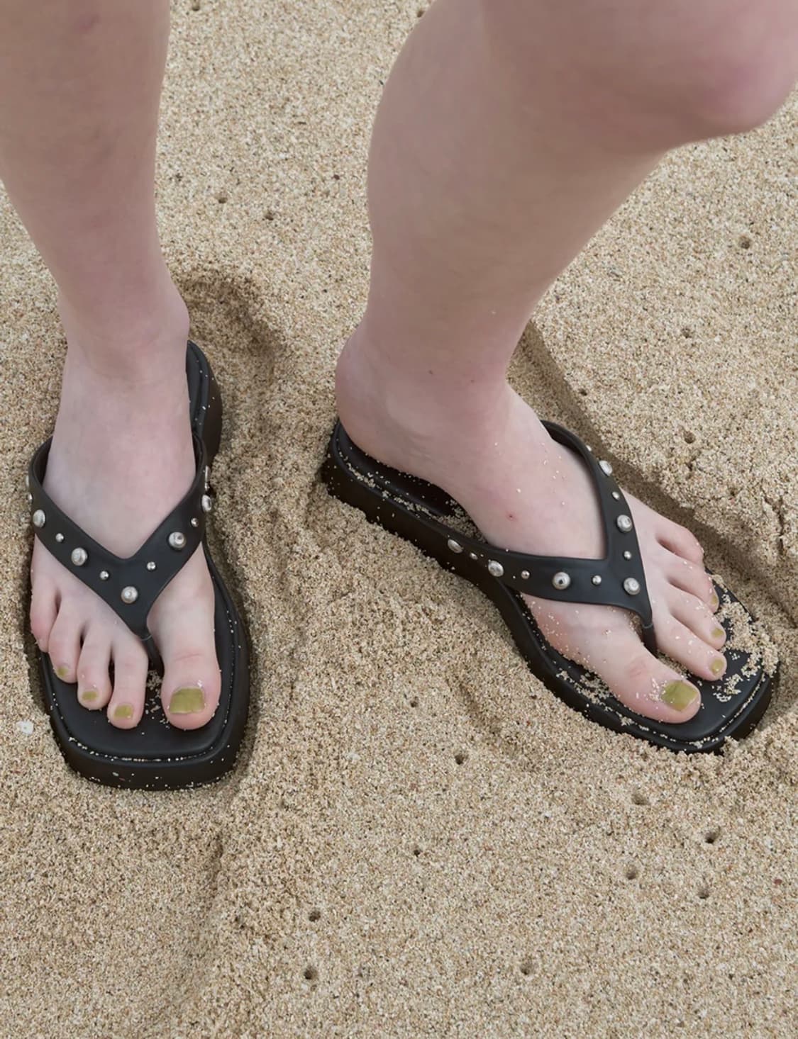 기준 스터드 쪼리 Studded Flip-Flop Black 상품이미지1