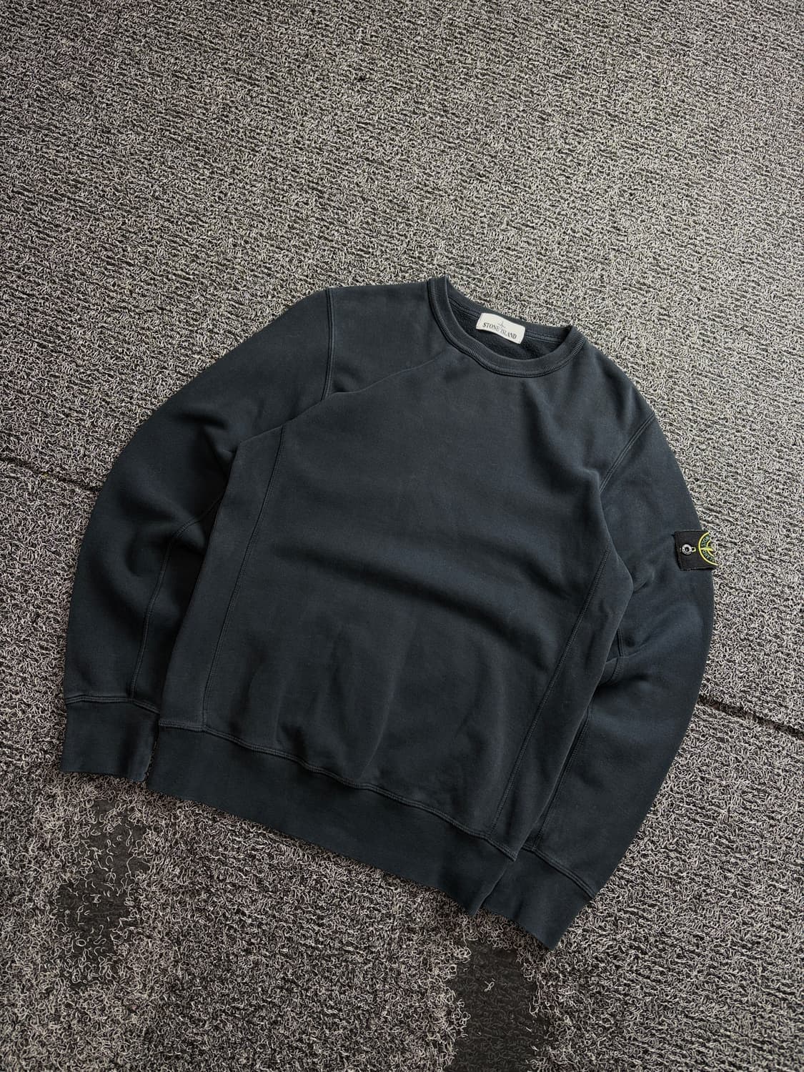 스톤아일랜드 와펜 미니멀 스웻 셔츠 3336 상품이미지1