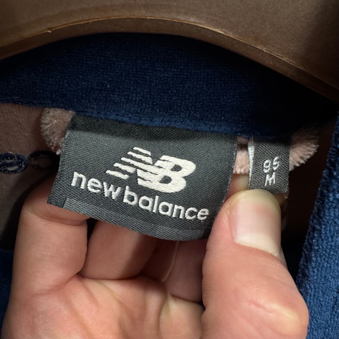 뉴발란스 벨벳 트랙 자켓 전면 로고 포인트 그레이 네이비 상품이미지7