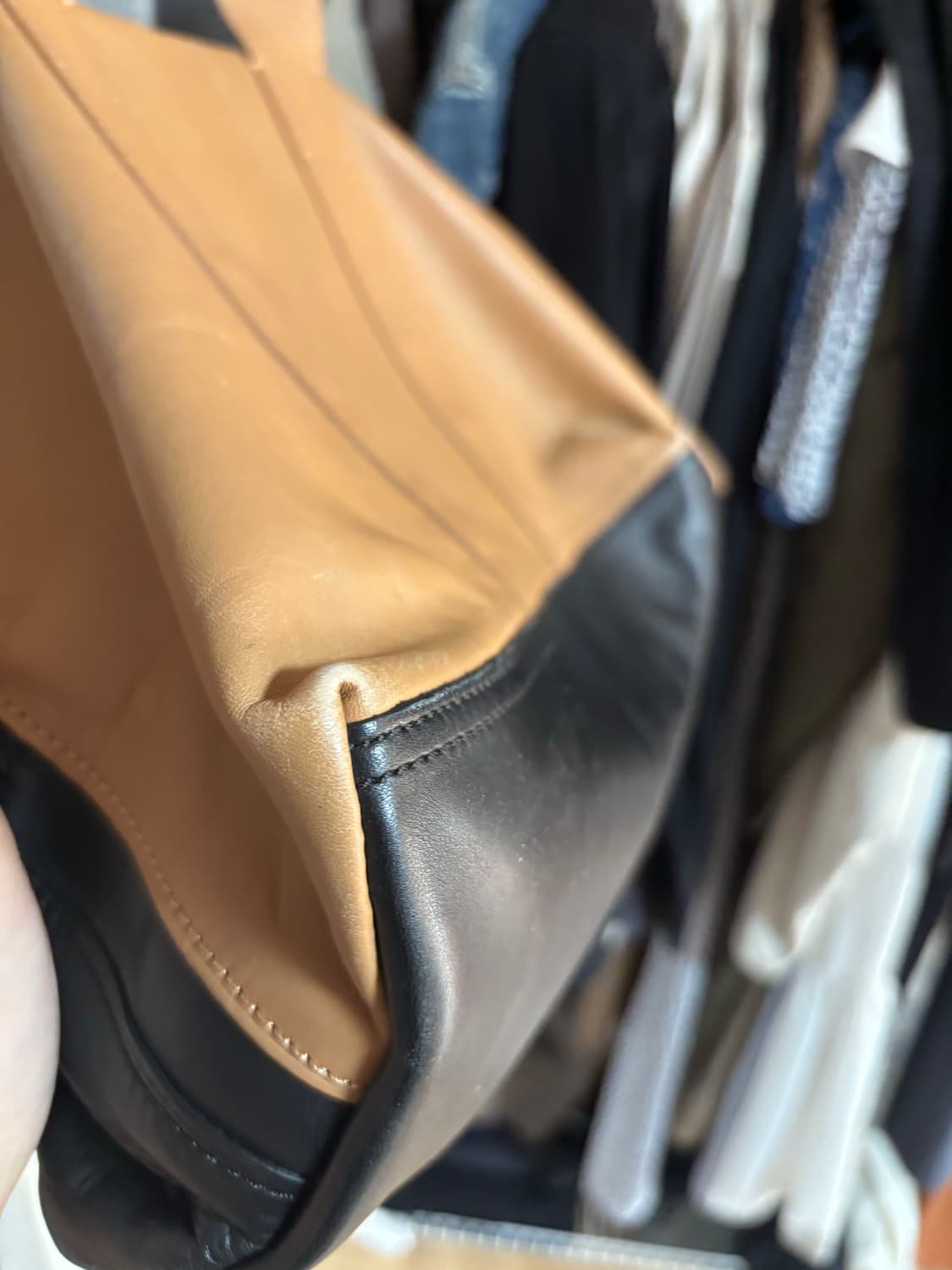 3.1 필립림 레더 아워백 블랙 카멜 상품이미지3