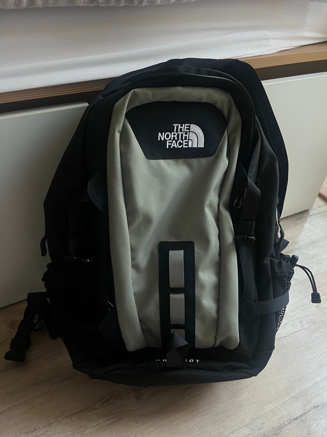 노스페이스 핫샷 라이트 카키 28L 상품이미지1