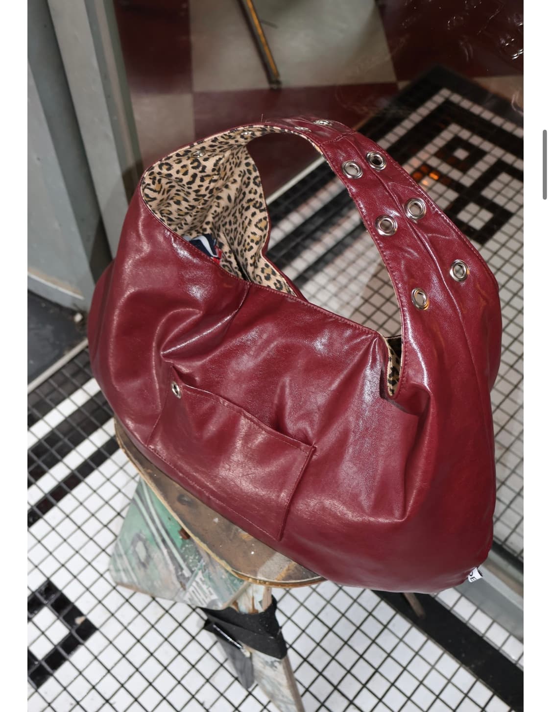 뎁크 아일렛 레더백 상품이미지3