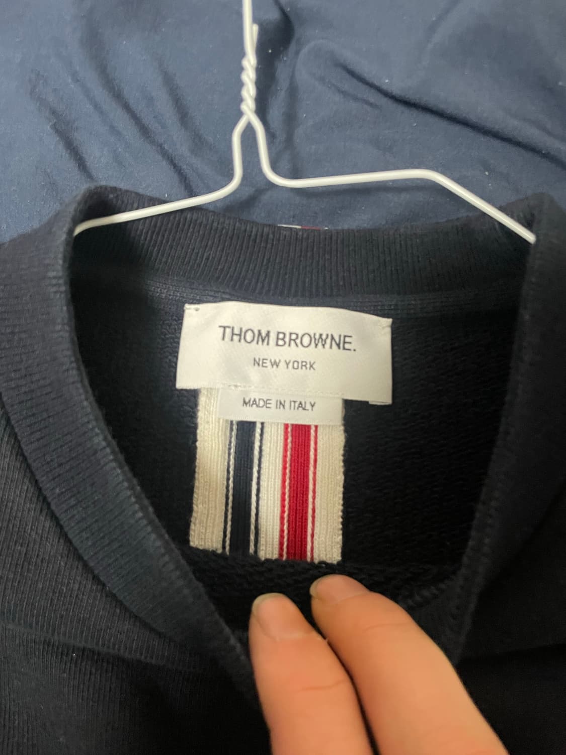 [정품] 톰브라운 백삼선 맨투맨 네이비 상품이미지3