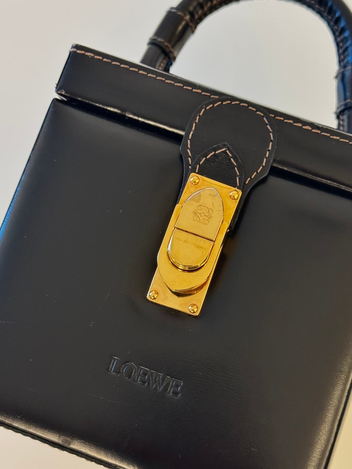 LOEWE(로에베) 아나그램 배니티백 상품이미지7