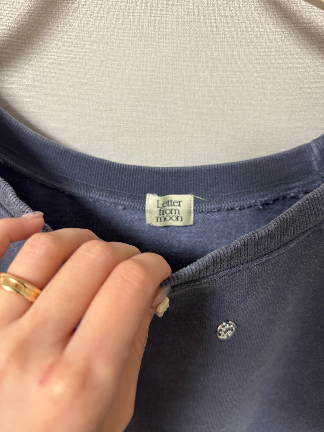 레터프롬문 에딘 오프숄더 스웻셔츠 (피그먼트 블루) 상품이미지5