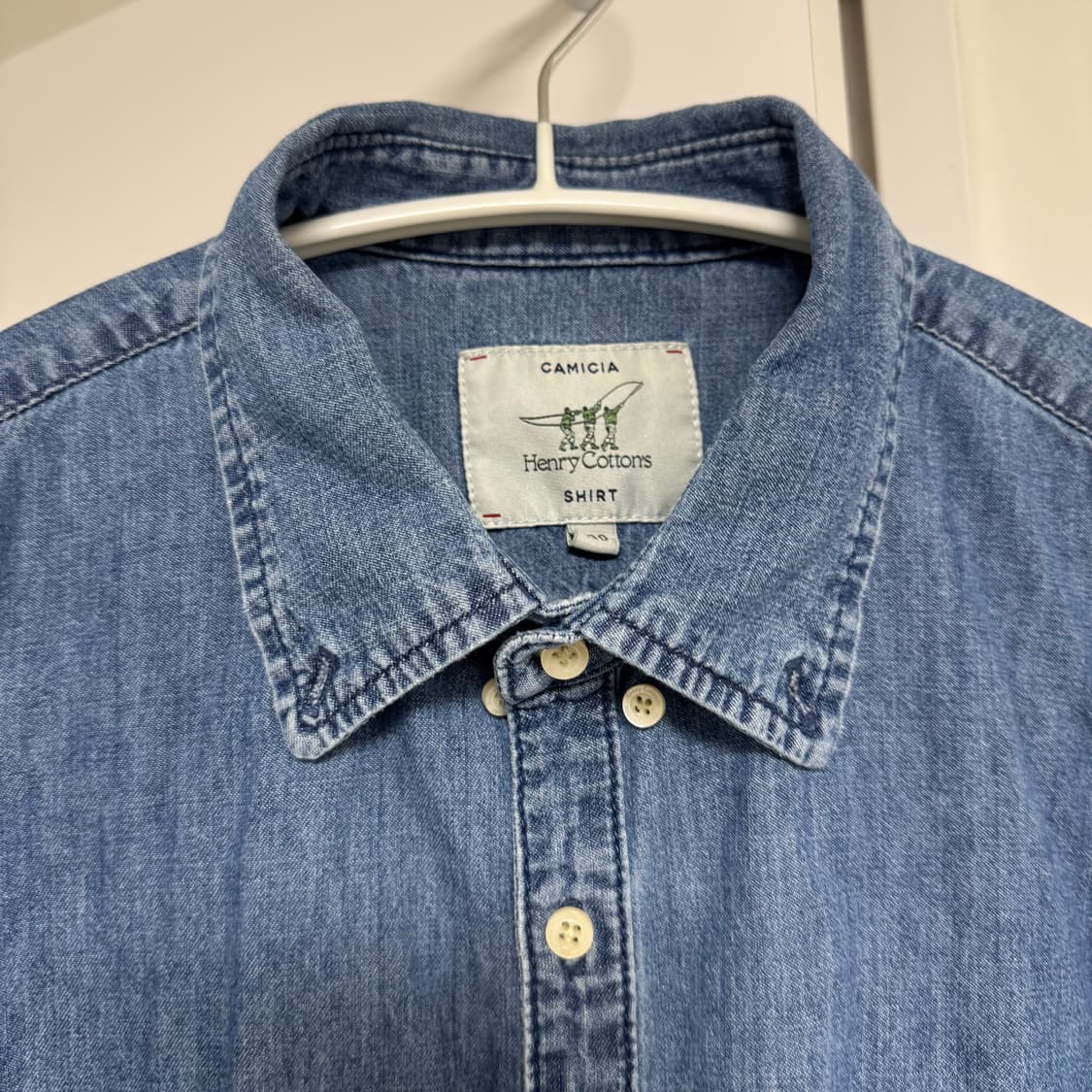 헨리코튼 데님 셔츠 100사이즈 상태좋고 예쁩니다. 상품이미지2