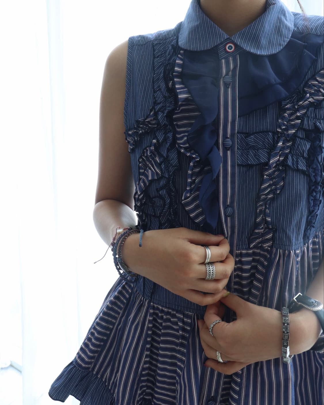 [Beams Boy] Tori-To Navy Ruffle Blouse 상품이미지4
