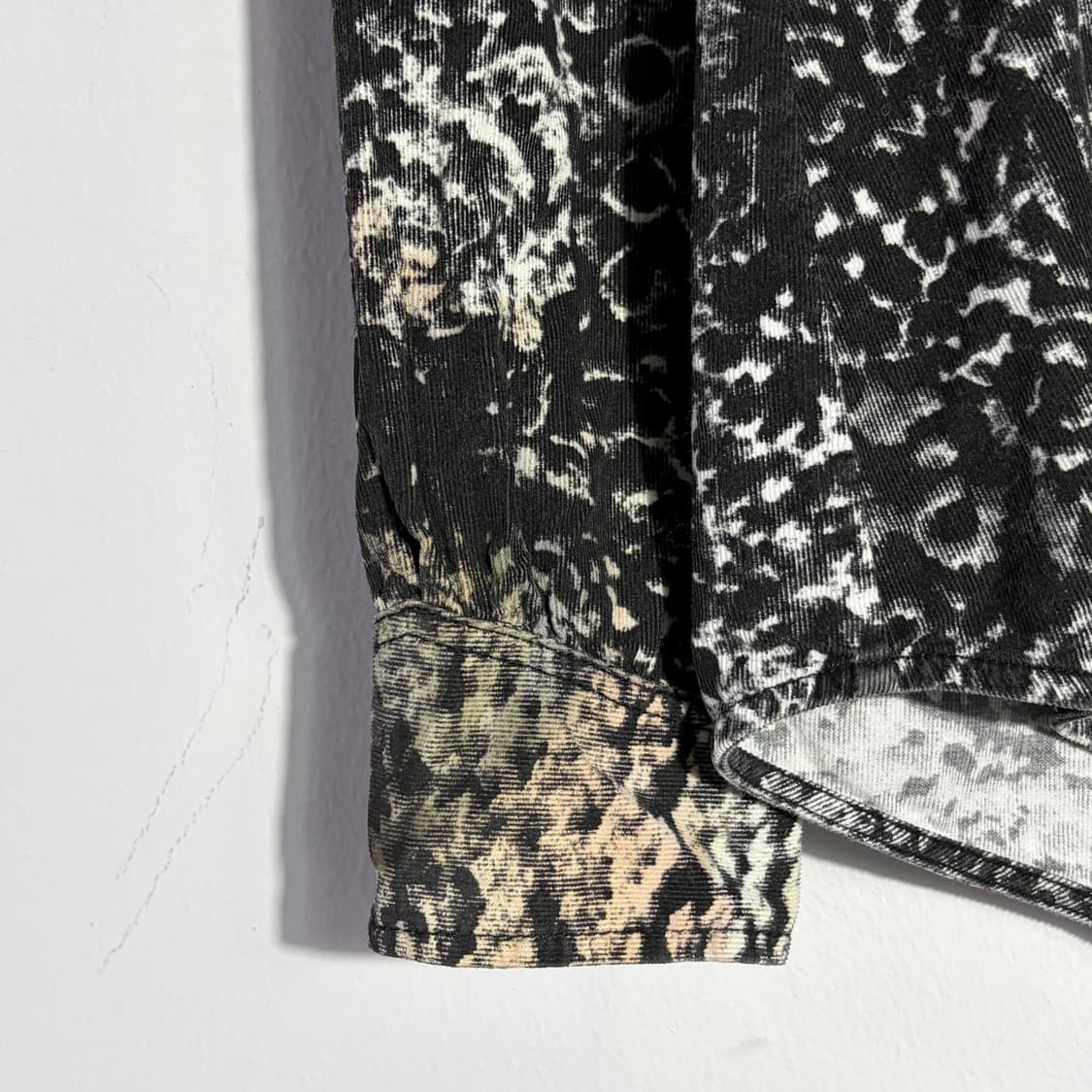 디젤 빈티지 애니멀 패턴 블랙 & 그레이 셔츠 (무료배송) 상품이미지2