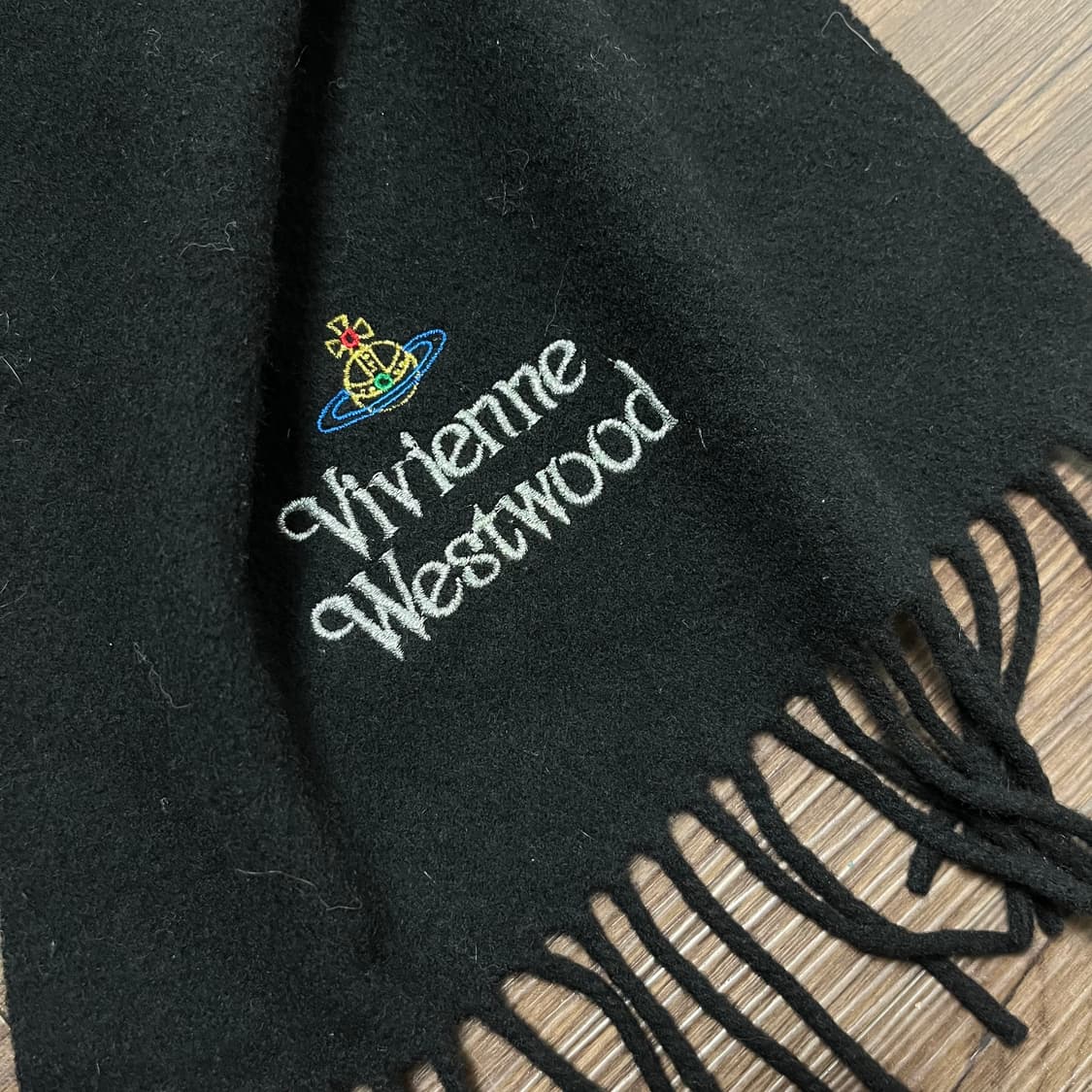 [Vivienne Westwood] 비비안웨스트우드 오브제 자수 머플러 상품이미지2