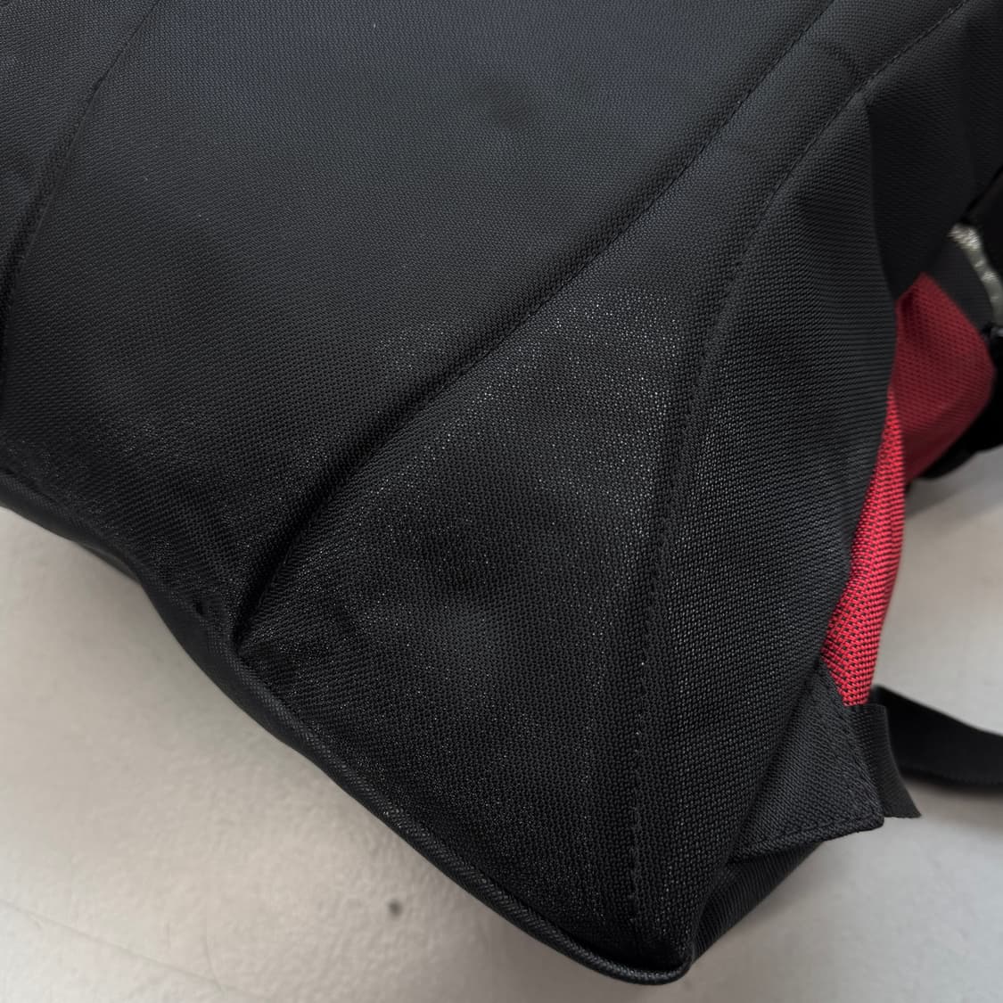 에어워크 고프코어 실버 레드 배색 테크니컬 백팩 상품이미지9