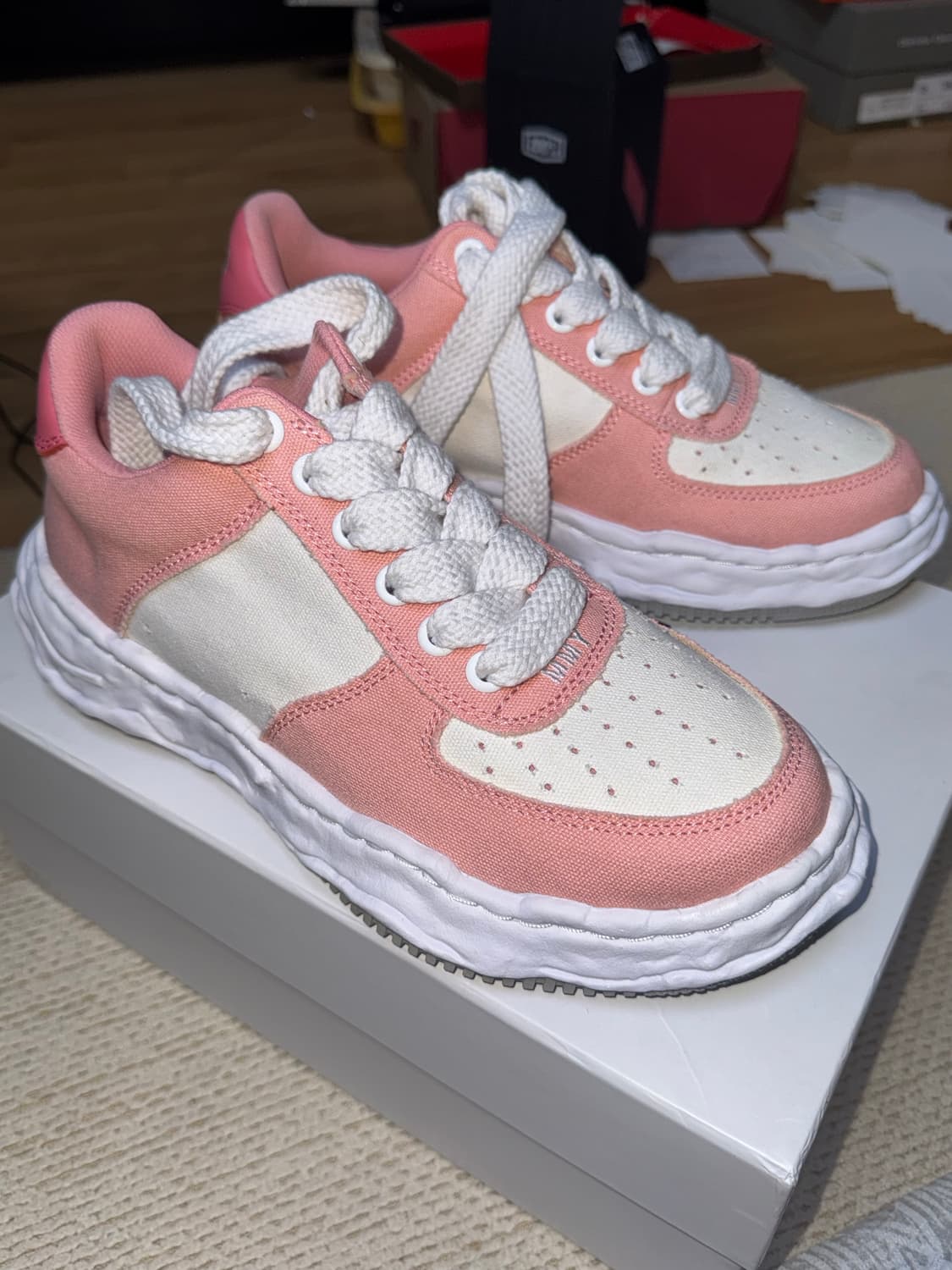 메종 미하라 야스히로 웨인 캔버스 핑크화이트 EU43 275mm 상품이미지1