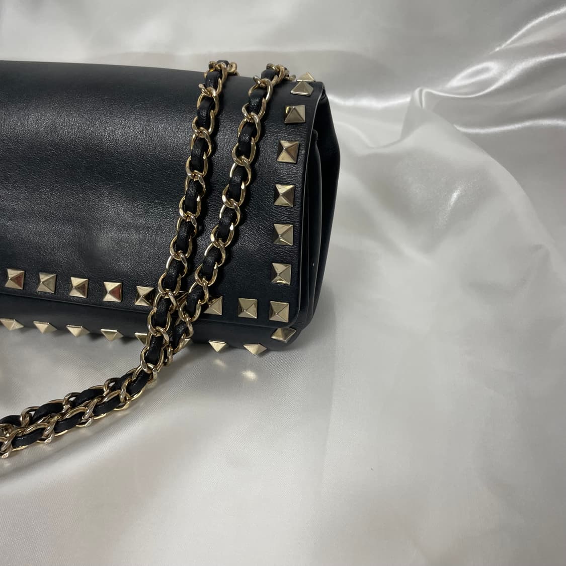 발렌티노 락스터드 클러치백 블랙 단품 상품이미지3