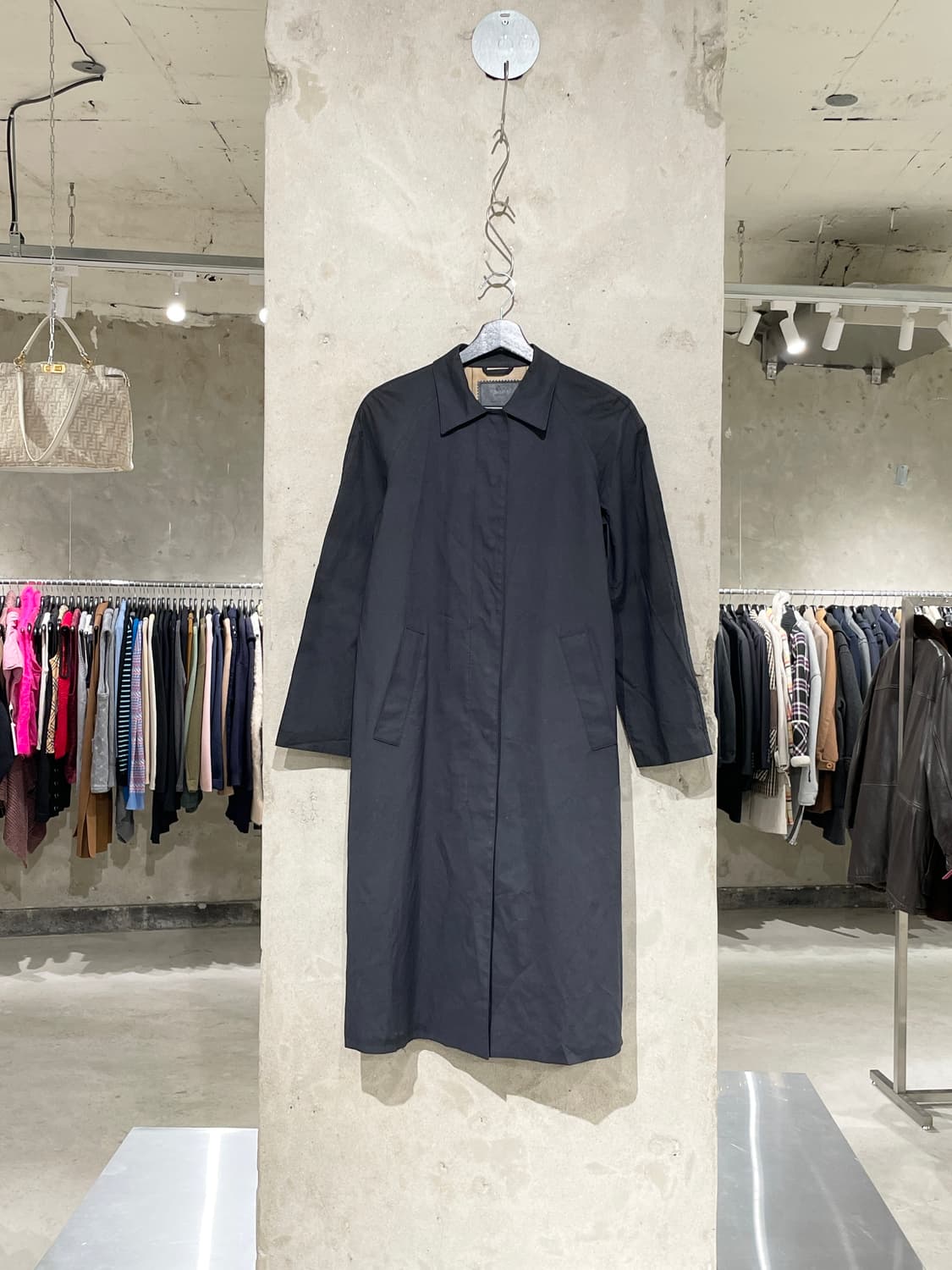 프라다 블랙 히든 스냅버튼 왁스 씬 코트 상품이미지1