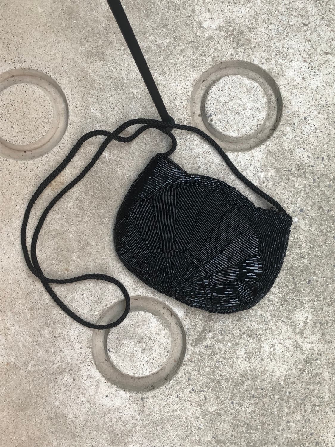 black shell beaded pouch bag 상품이미지1