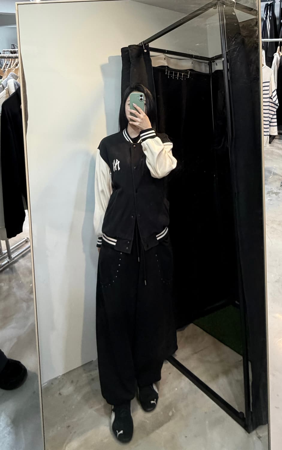 착샷) MLB 엠엘비 X 디즈니 뉴욕양키즈 바시티 자켓 상품이미지1