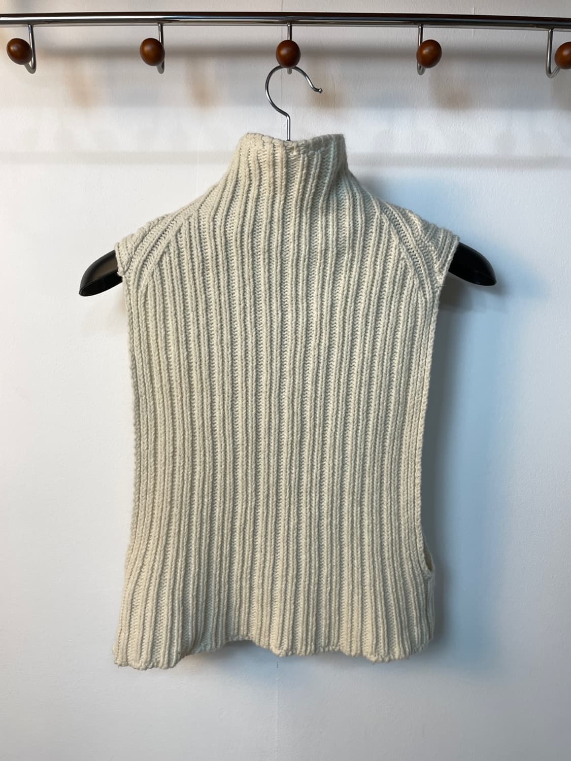 더오픈프로덕트 터틀넥 니트 베스트  상품이미지2