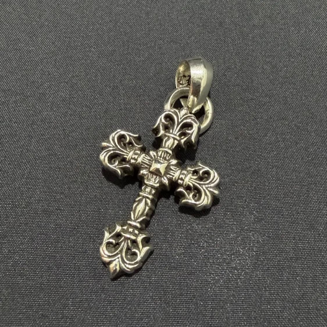 크롬하츠 필리그리 크로스 XSM with 베일 펜던트 정품 상품이미지4