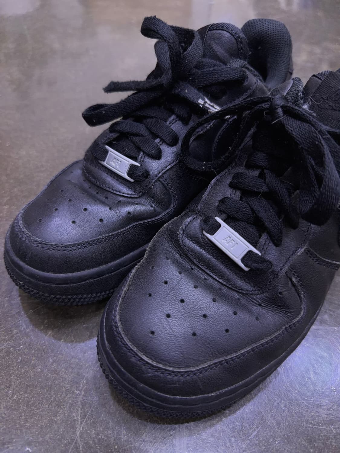 나이키 에어포스 1 07 트리플블랙 로우 235 상품이미지3