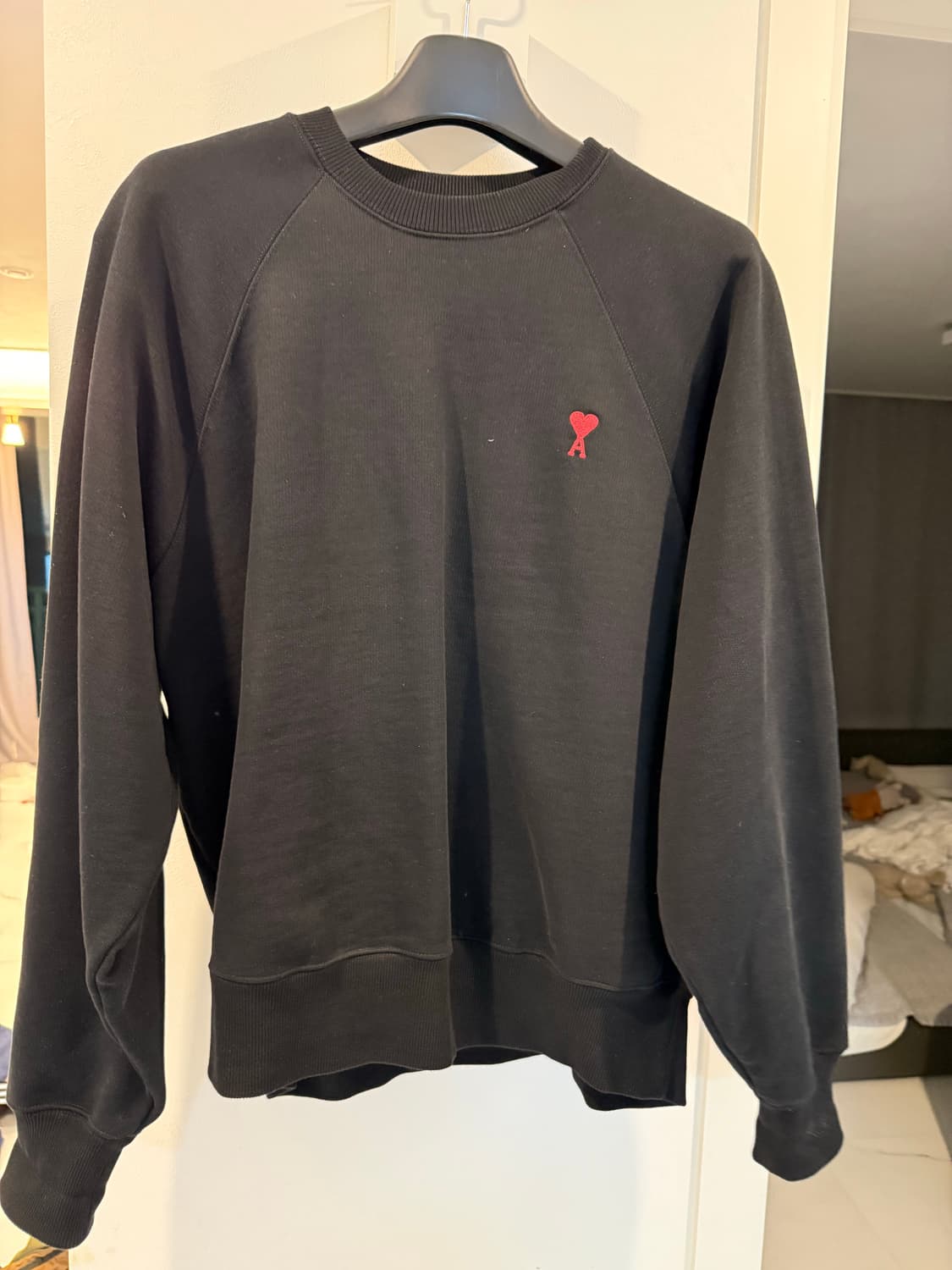 [XL] 아미 스몰 하트로고 맨투맨 블랙 상품이미지1