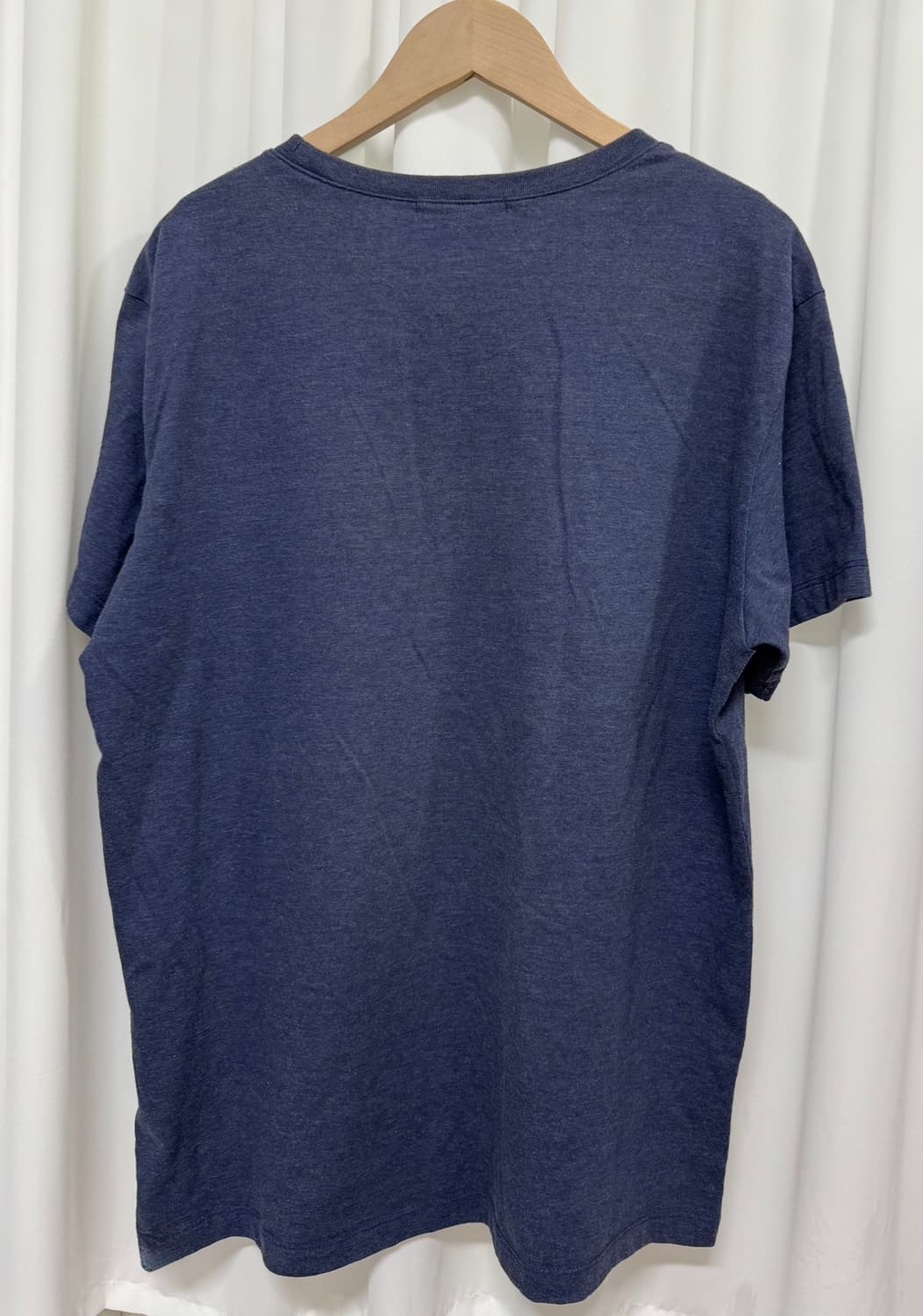 게스 진스 삼각로고 자수 반팔 티 상품이미지8