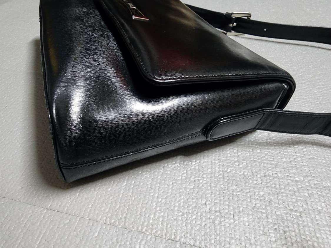 닥스 블랙 유광 숄더백 상품이미지4