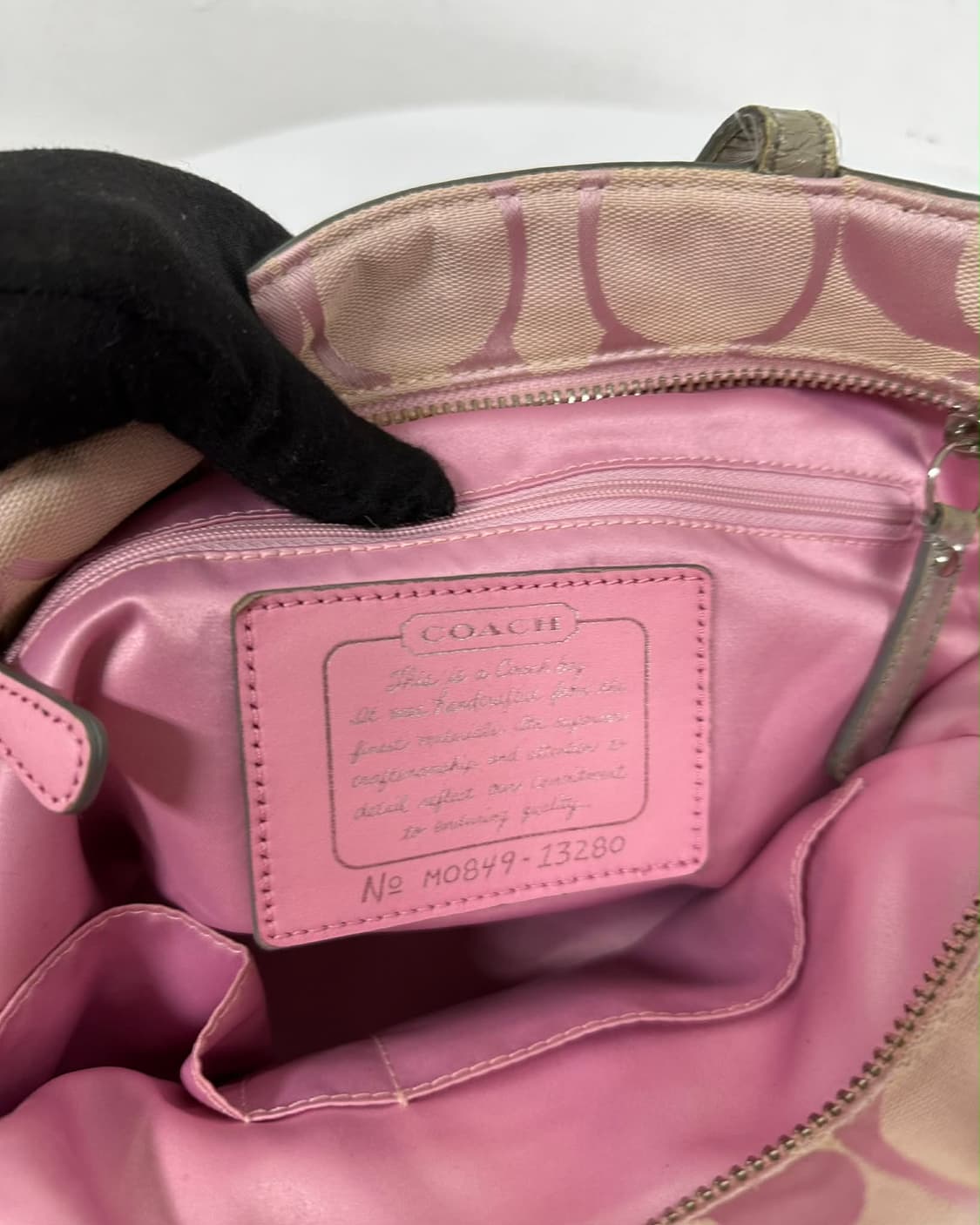 코치 y2k 핑크 시그니처 자가드 토트백 상품이미지6