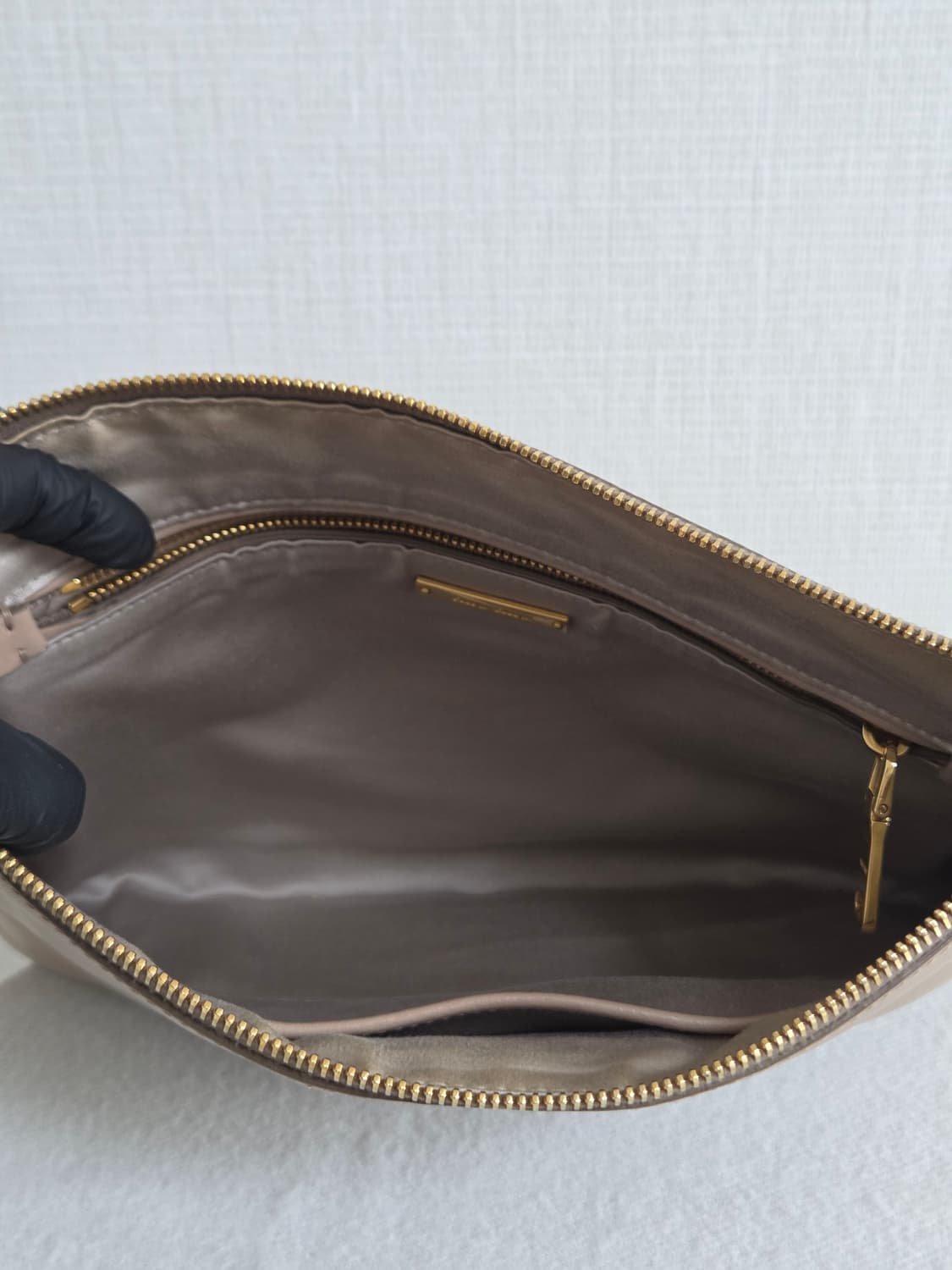 미우미우 스터드 클러치백 (베이지/핑크톤) 상품이미지7