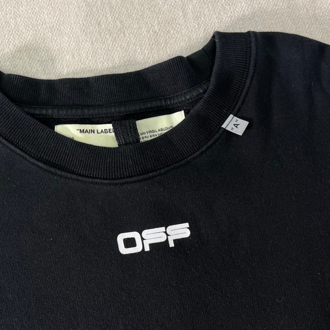 100 오프화이트 웨이비라인 블랙 맨투맨 상품이미지3