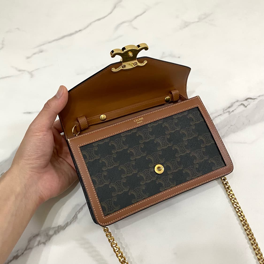 셀린느 월렛 온 체인 마고 트리옹프 캔버스 카프스킨 탄 숄더백 크로스백 상품이미지6