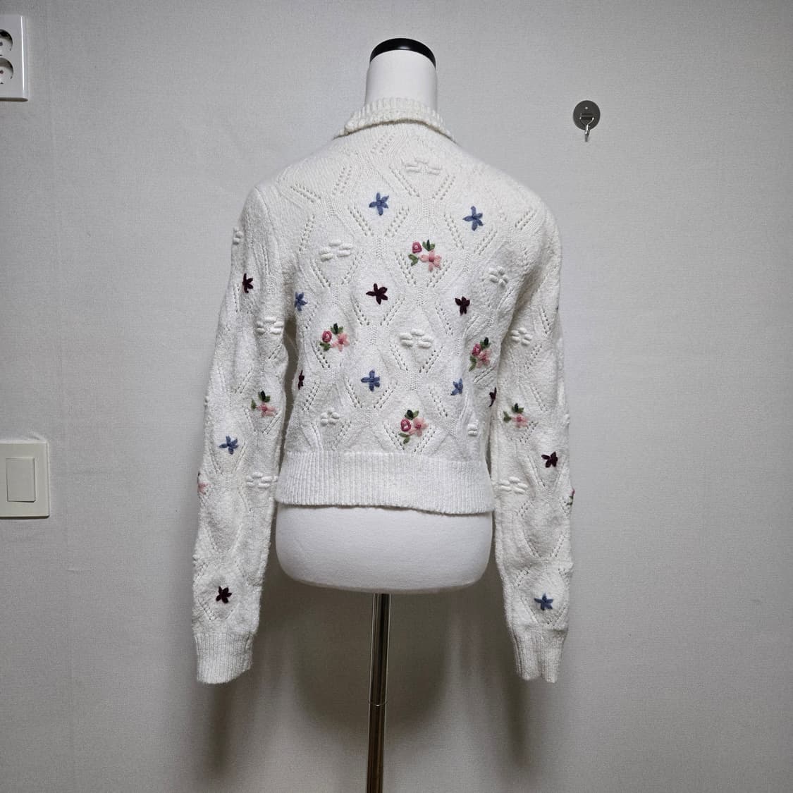 자라 플라워 자수 니트 상품이미지2