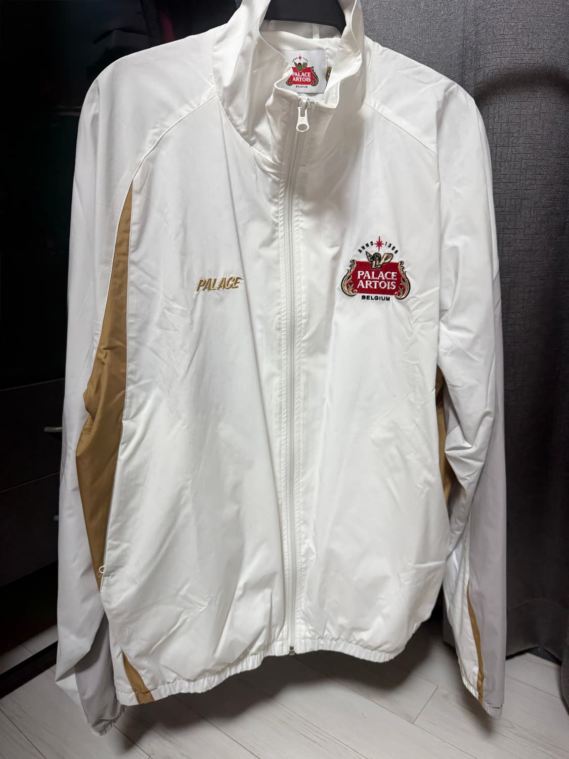 [새상품/L] 팔라스 X 스텔라 아르투아 라이트 코트 자켓 상품이미지1