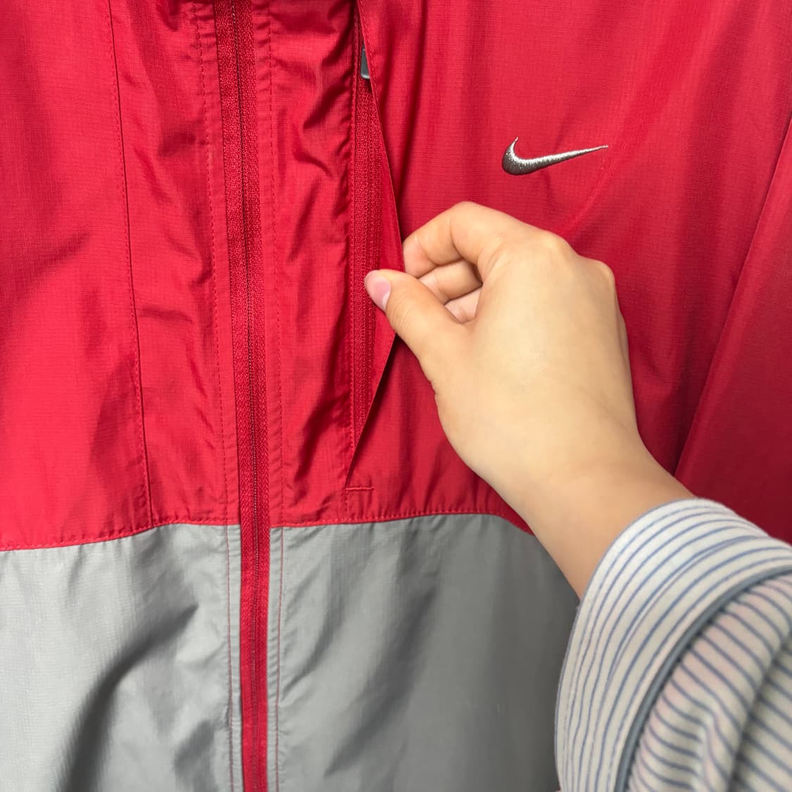 레어) 나이키 올드스쿨 빨회 배색 바람막이 (100 L) 착샷 있음 해 상품이미지9