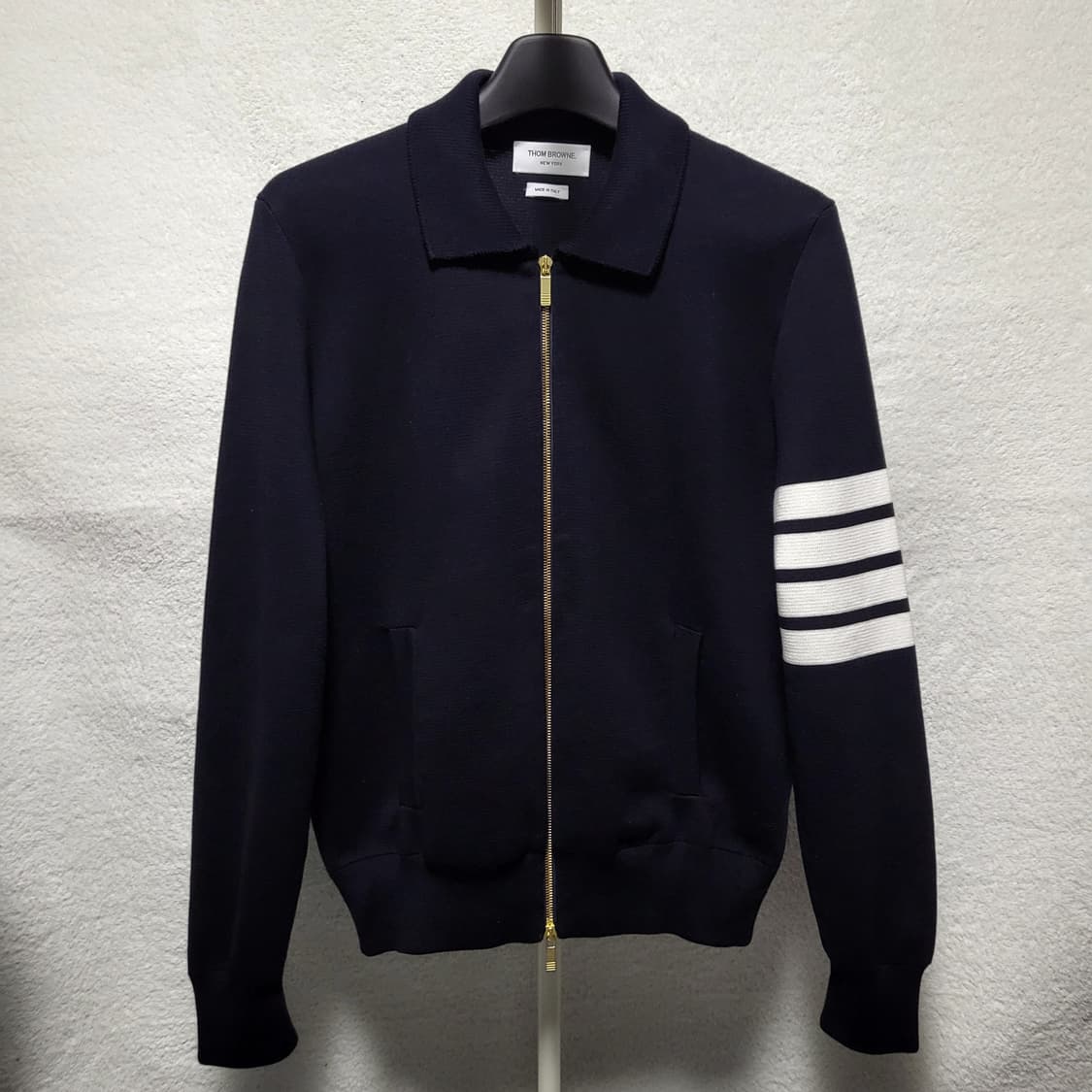 [새상품급] 2 / 톰브라운 밀라노 스티치 금장 봄버 자켓  상품이미지1