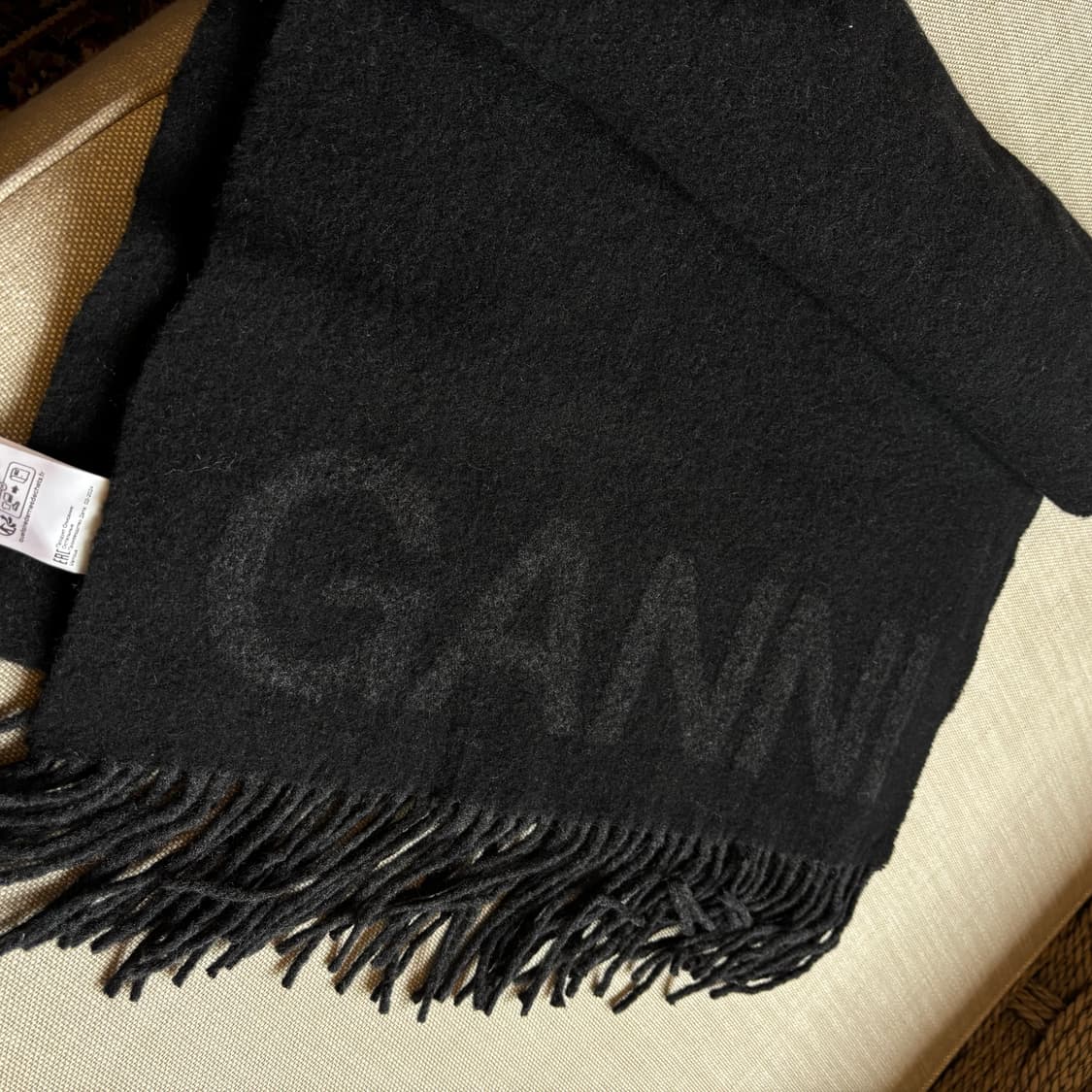 GANNI 로고 프린지 머플러 상품이미지1