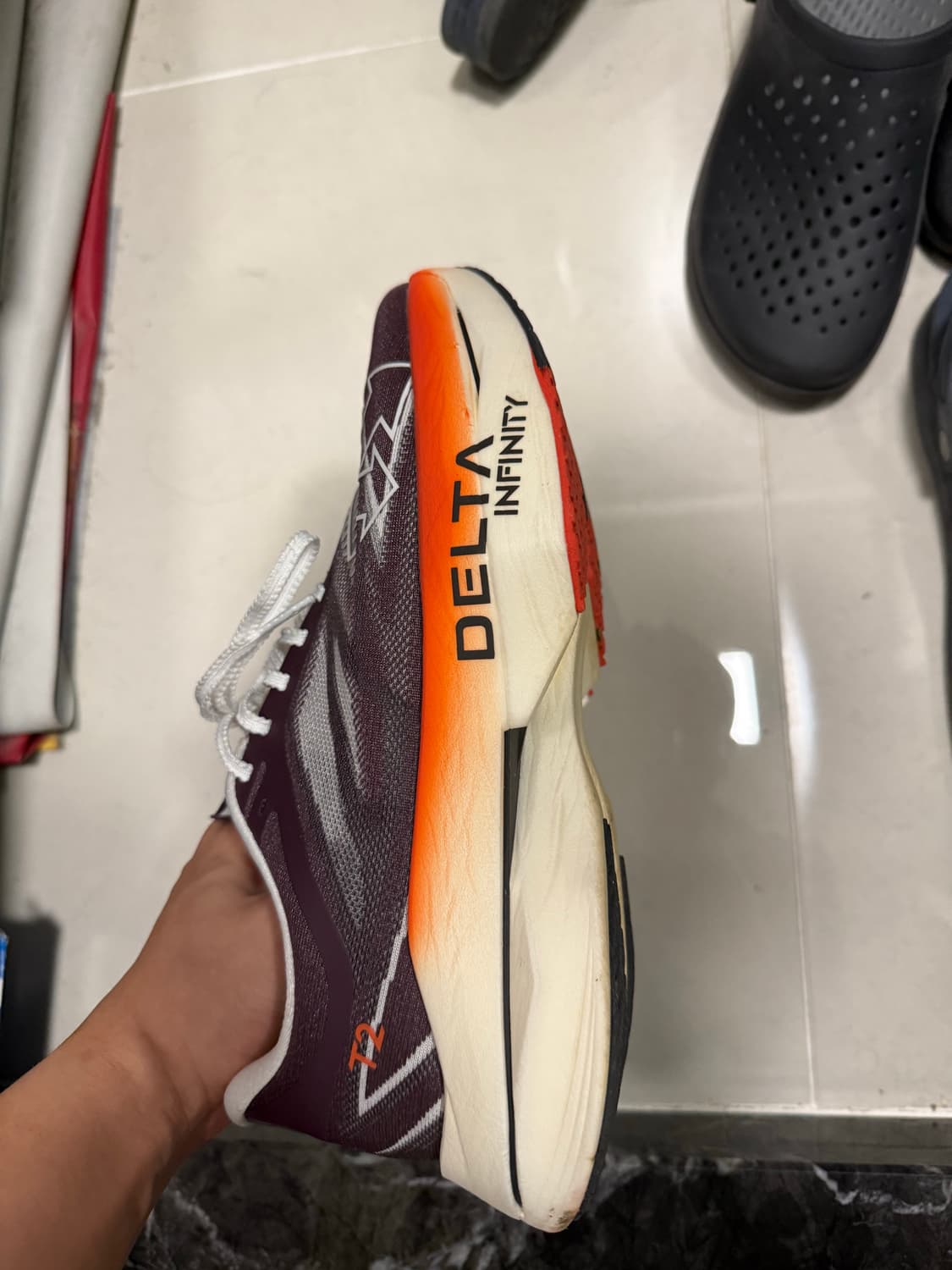 데상트 델타프로 버건디 270사이즈 상품이미지2