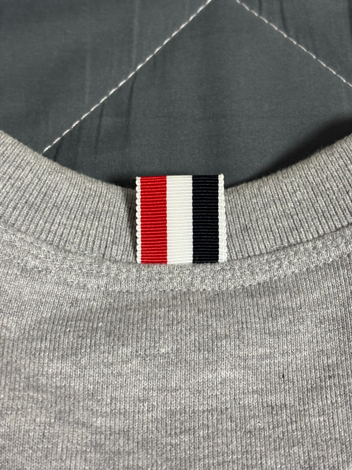 톰브라운 사선완장 맨투맨 [4] 상품이미지6