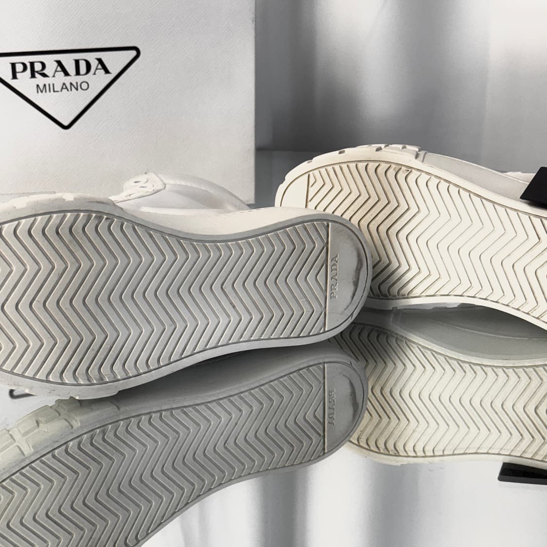 [정품] 프라다 리나일론 모노리스 하이탑 스니커즈 235사이즈 상품이미지3