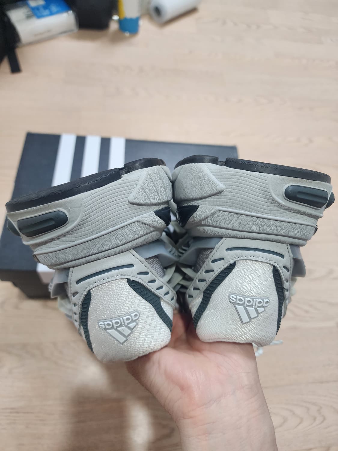 아디다스 x 퍼렐 윌리엄스 아디스타 젤리피쉬 솔리드 그레이  상품이미지4