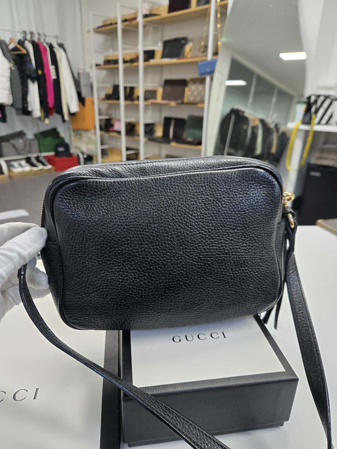 [A급컨디션]구찌 소포 블랙 레더 카메라백 상품이미지2