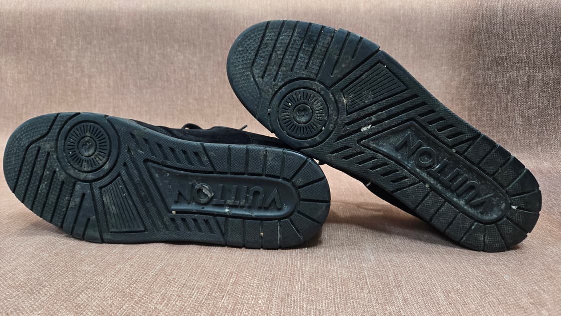 루이비통260mm- LV 트레이너 스니커즈 블랙 스웨이드 상품이미지6