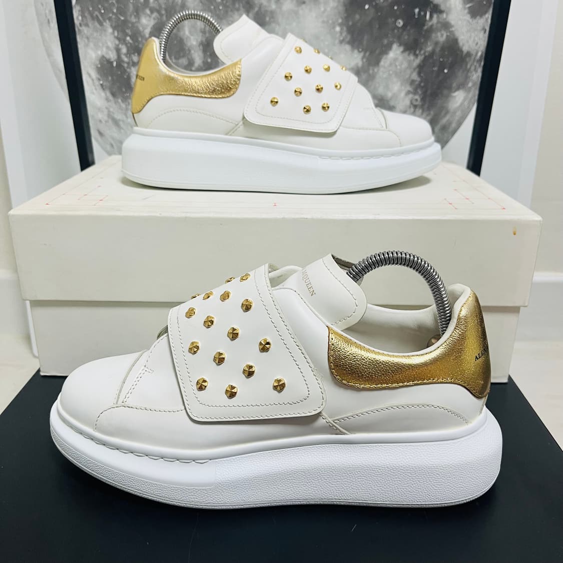 정품 37) 알렉산더 맥퀸 골드 벨크로 오버솔 스니커즈 235~240 상품이미지1