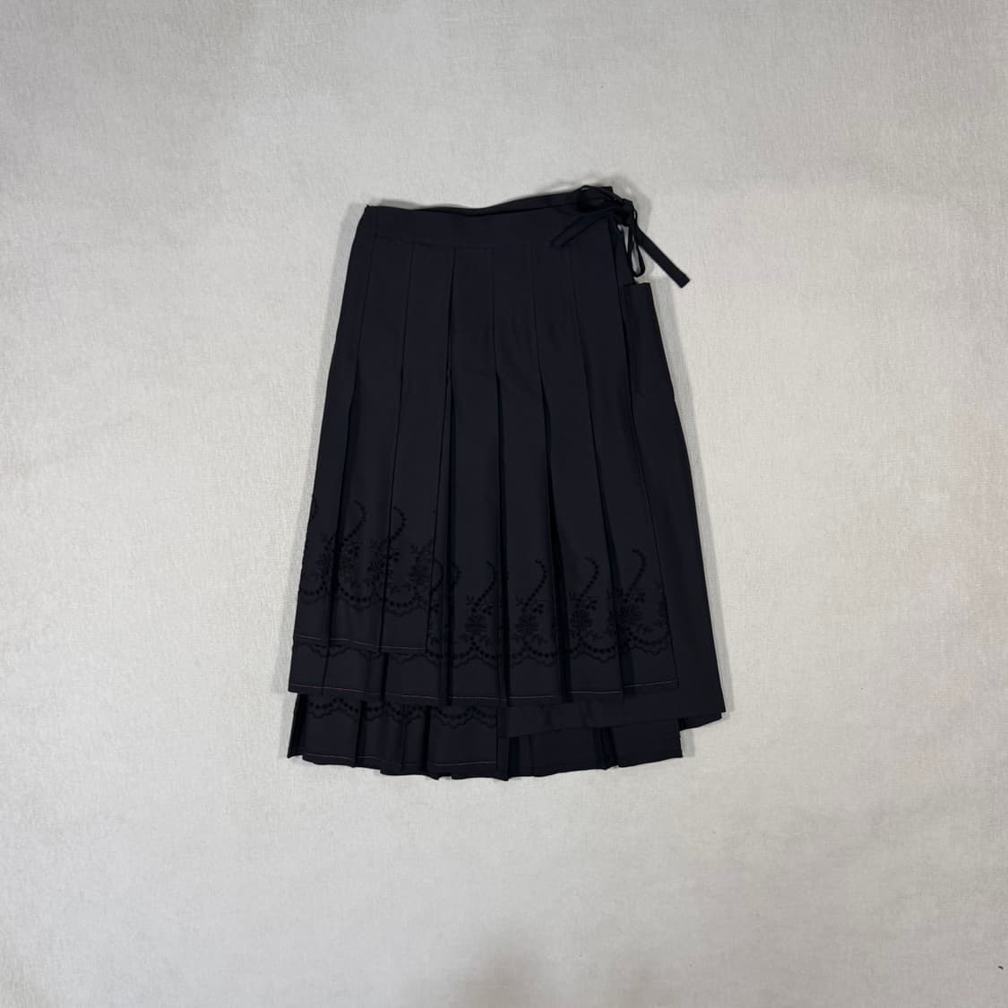 Floral Pleated Black Skirt 상품이미지1