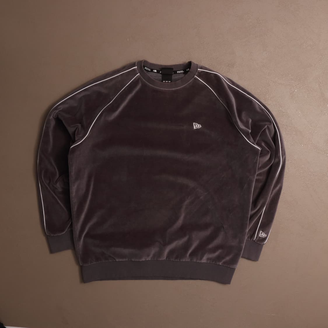 뉴에라 벨벳 나그랑 스웻셔츠 A1602 상품이미지1